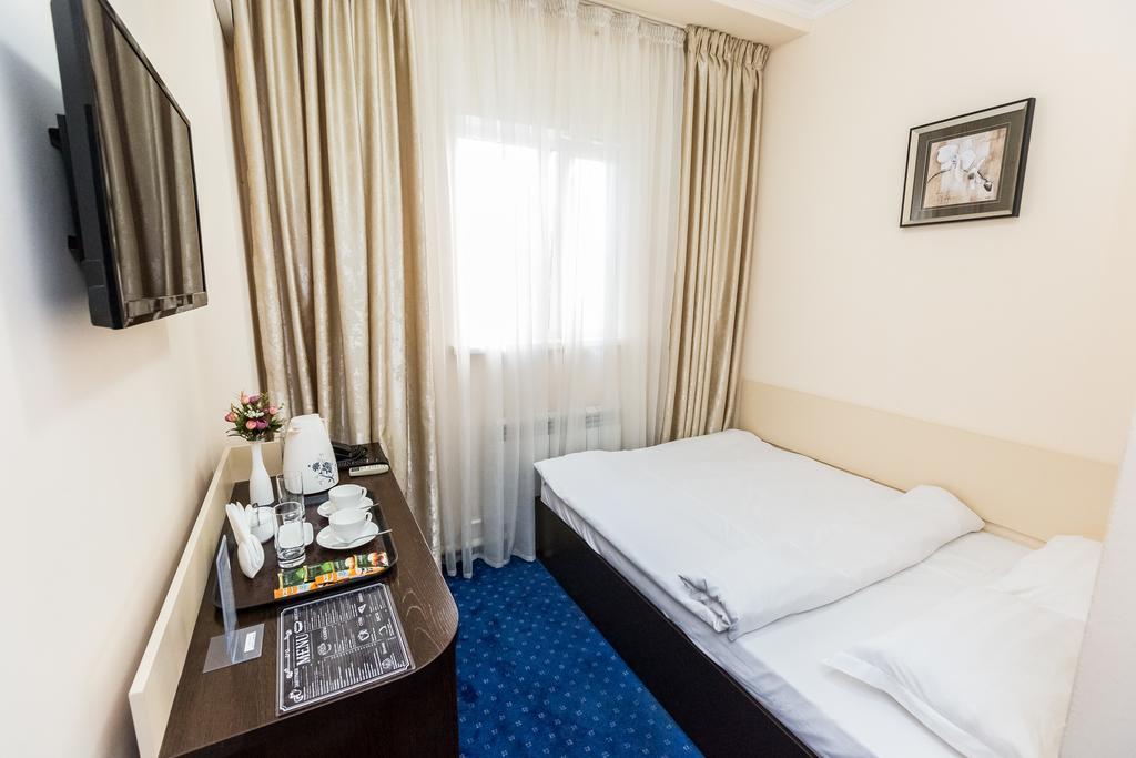 Salem Hotel On Abaya Almaty Bagian luar foto